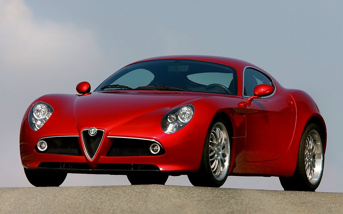 Обої на робочий стіл - червоний Alfa Romeo